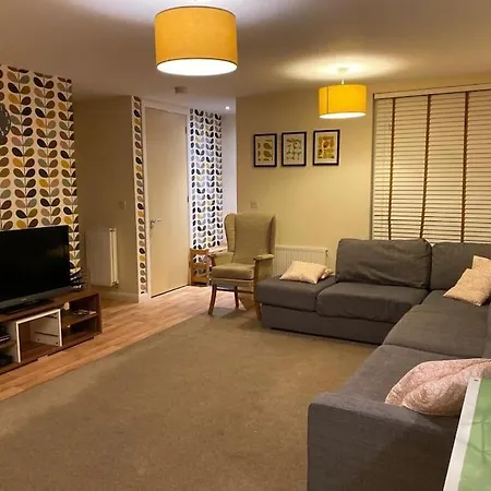 Сasa de vacaciones Cosy House Near Centre And Football Stadium