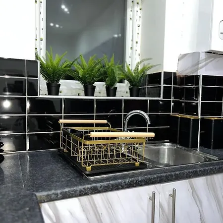 דירה The Hive Manchester, Sleeps 18 People, Free Wifi,parking Contractors And Office Parties, 10 Min *