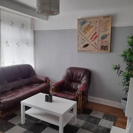 Bright 4-bed House 15 Min To Centre