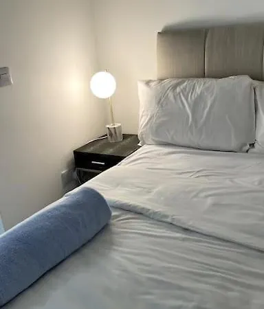 2 Bedroom In Salford Manchester