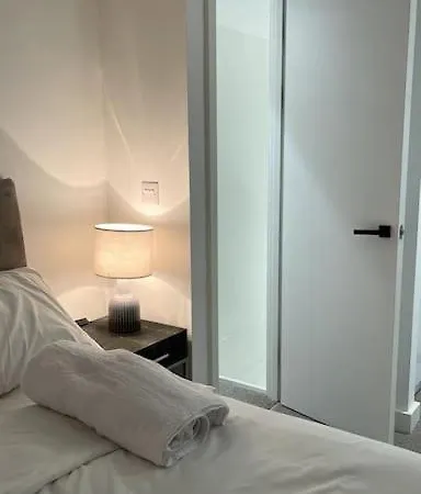 2 Bedroom In Salford Apartment Manchester