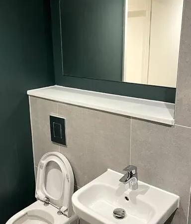 2 Bedroom In Salford Appartamento *