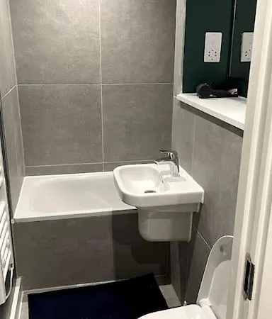 Apartment 2 Bedroom In Salford