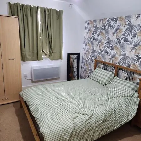 Two Bedroom With Parking * مانشستر
