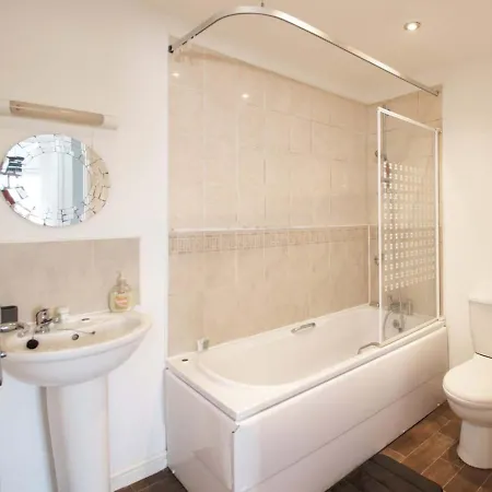 Guestready - A White Sensation In Ardwick Nyaraló Manchester