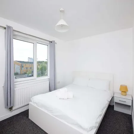 Guestready - A White Sensation In Ardwick Nyaraló Manchester