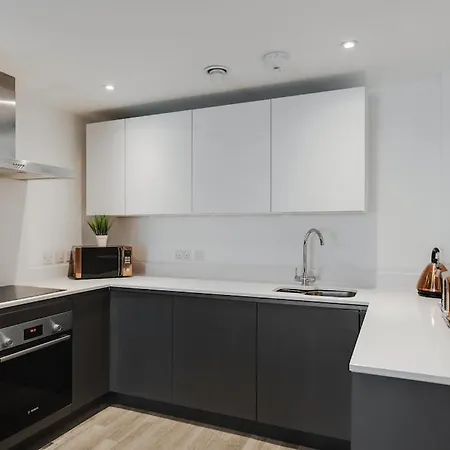 Apartment City Living Penthouse With Parking *