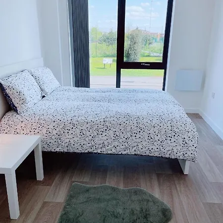 Modern House בית הארחה