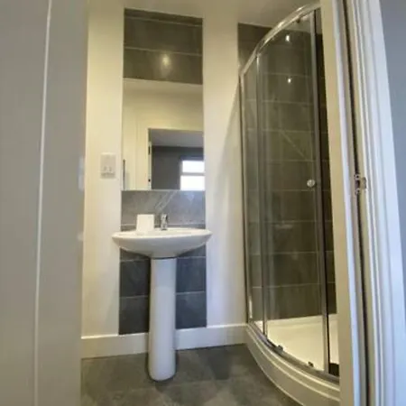 Extra Large 6 Bed 7 Bath Townhouse In Holiday home Manchester