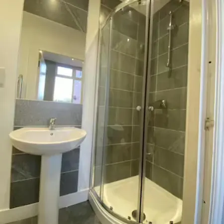 Extra Large 6 Bed 7 Bath Townhouse In