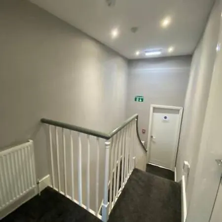 Extra Large 6 Bed 7 Bath Townhouse In 펜션 맨체스터