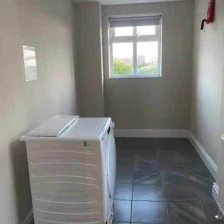 Extra Large 6 Bed 7 Bath Townhouse In *