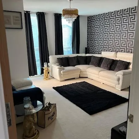 Villa Commonwealth Town House Manchester