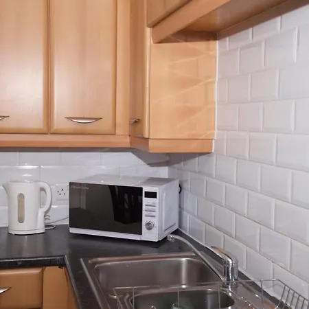 Nyaraló Guestready - A White Sensation In Ardwick