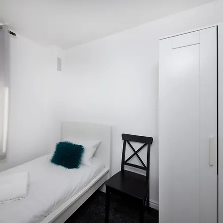 Guestready - A White Sensation In Ardwick * Manchester