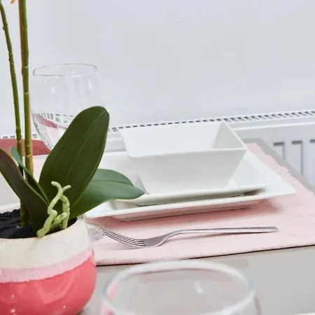 The Exquisite Abode - Parking Apartment Manchester