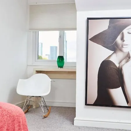 The Exquisite Abode - Parking Apartment