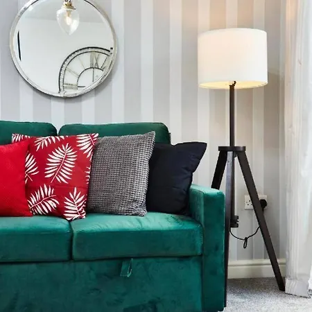 The Exquisite Abode - Parking Apartment *
