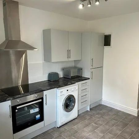 Purple Blossom 2-bed Apartment Manchester