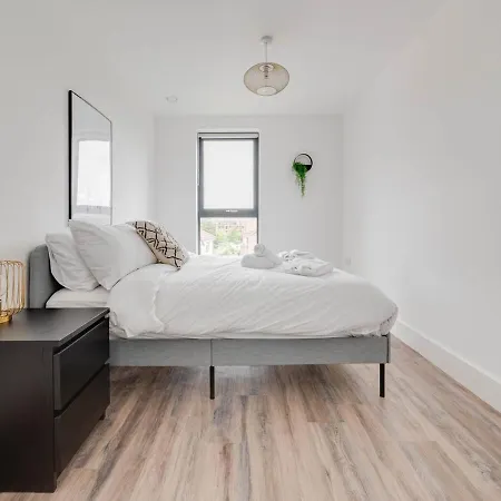 Modern 2 Bedroom Media City Manchester