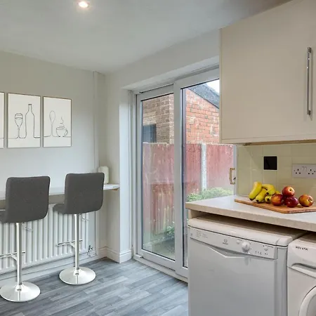 Lovely 3-bed Cosy House In Greater Holiday home