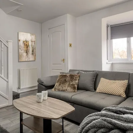 Lovely 3-bed Cosy House In Greater Holiday home