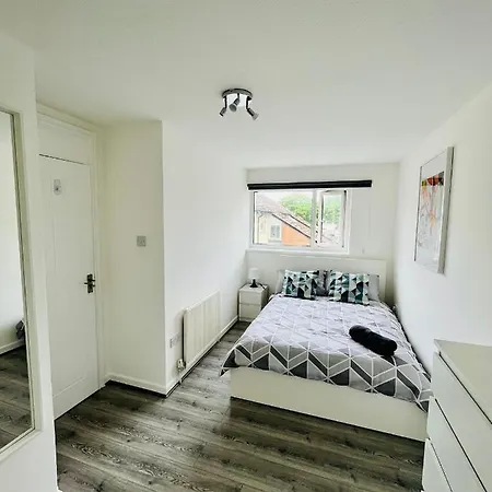 Allenby Walk Private In A 4 Bed Shared House Habitación en casa particular *