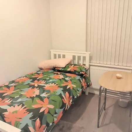 Apartmán Newly Refurbished 2- Bed Stylish