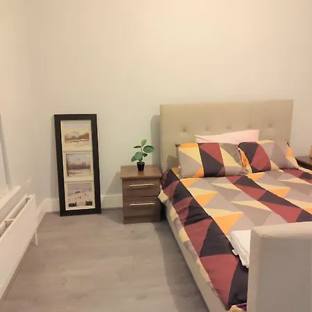Newly Refurbished 2- Bed Stylish * Manchester