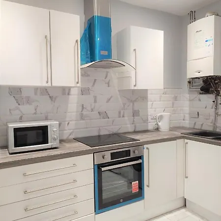 Appartement Newly Refurbished 2- Bed Stylish *