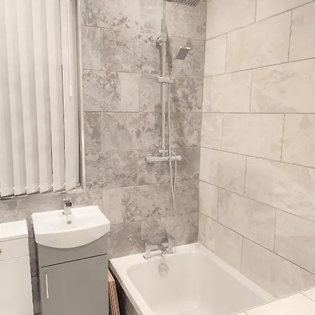 Newly Refurbished 2- Bed Stylish マンチェスター