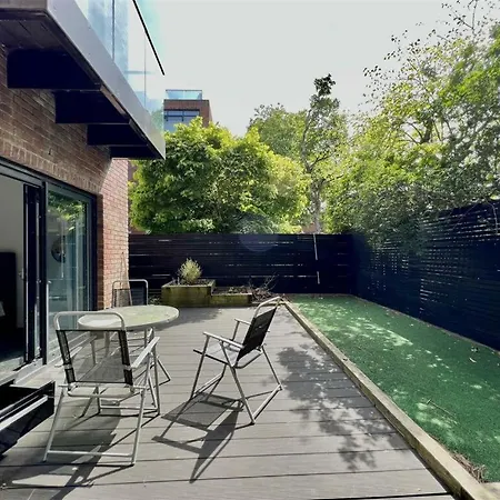 Apartment 8 Woodsend, 135a Barlow Moor Road, Didsbury, M20 2pw Manchester