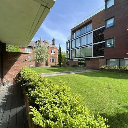 8 Woodsend, 135a Barlow Moor Road, Didsbury, M20 2pw Apartment