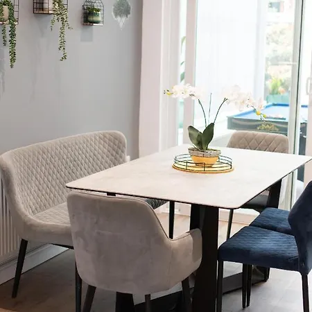 度假居 Audenshaw 3-Bedroom House With Private Parking 曼彻斯特