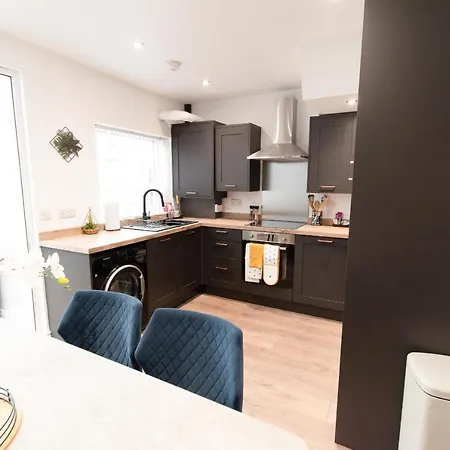 Audenshaw 3-Bedroom House With Private Parking 度假居 *