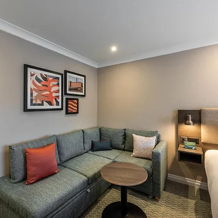 Holiday - - Oldham By Ihg 3*