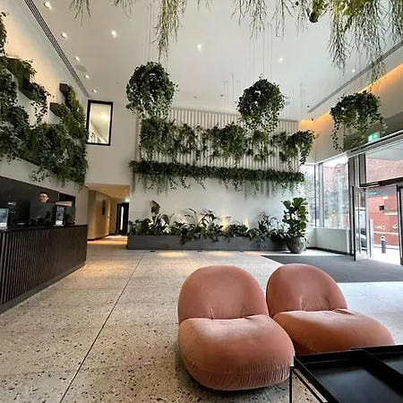 Modern City Flat With Gym & Spa Apartment *