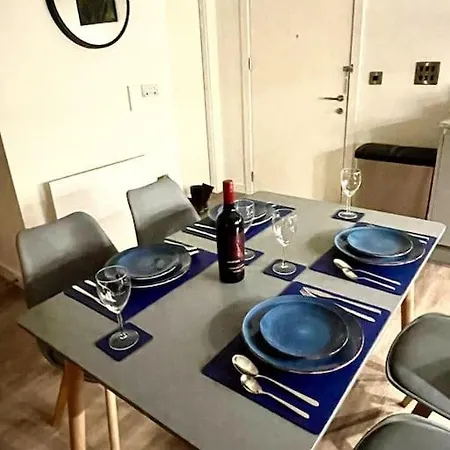 Modern City Flat With Gym & Spa Apartment *