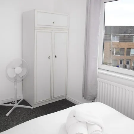 Guestready - A White Sensation In Ardwick * Manchester