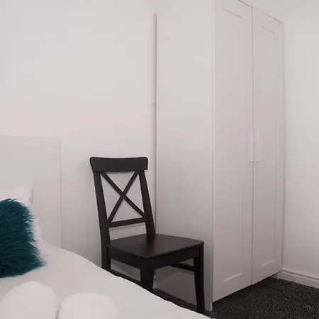 Guestready - A White Sensation In Ardwick Manchester