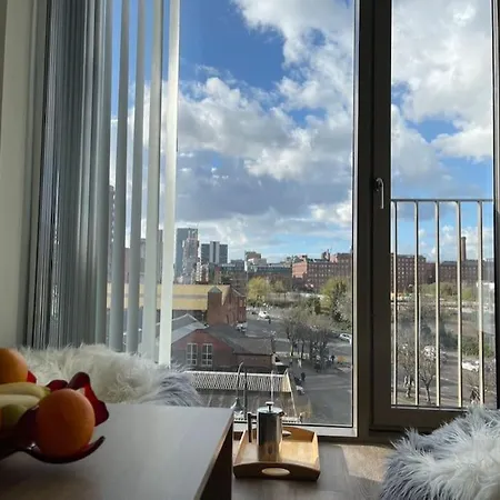 Modern City Flat With Gym & Spa Manchester
