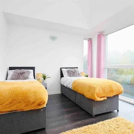 Dellehomes Remarkable 4-bed House In Hébergement de vacances