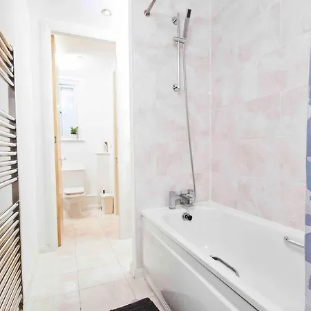 Dellehomes Remarkable 4-bed House In Hébergement de vacances
