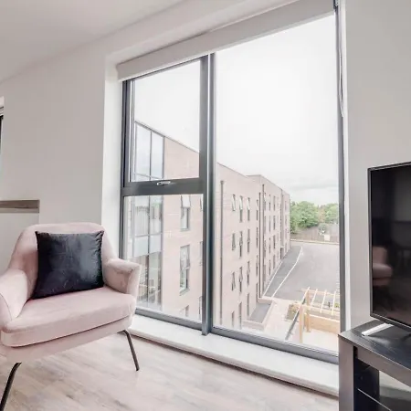 Modern 2 Bedroom Media City