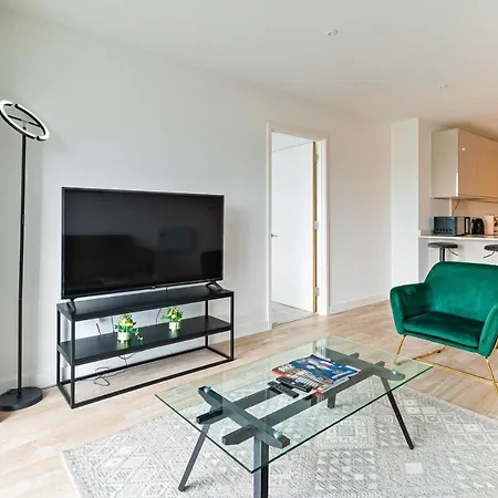 2 Bedroom Luxurious In The City.