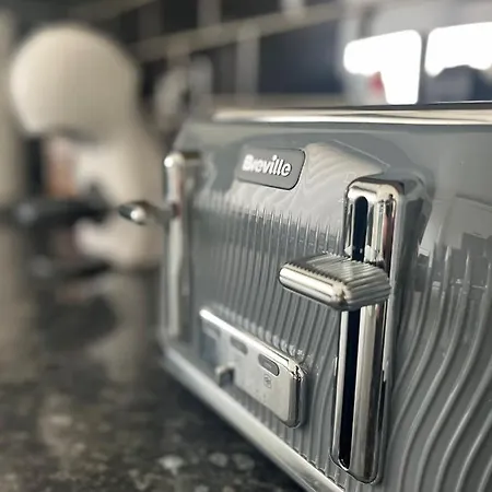 Allenby Walk Private In A 4 Bed Shared House * Манчестер