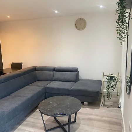 Eaglet Luxury * Manchester