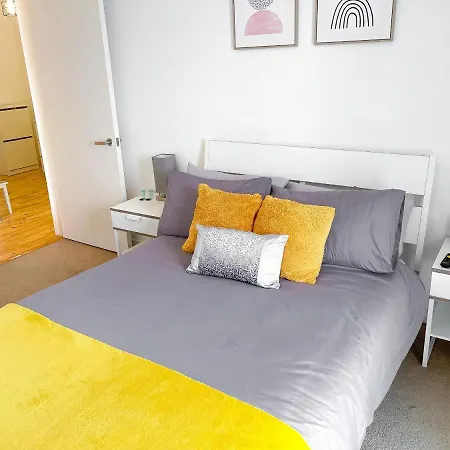 Discover The Ruby Your Ultimate From Free Parking In Perfect For Long Or Short Stays Relocations And Contractors Private Parking Free Wifi Near Centre *