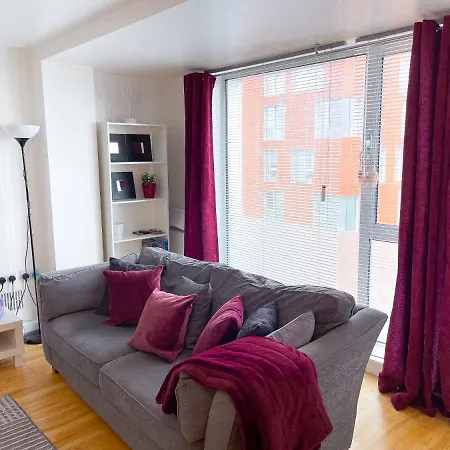 Discover The Ruby Your Ultimate From Free Parking In Perfect For Long Or Short Stays Relocations And Contractors Private Parking Free Wifi Near Centre *