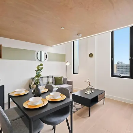 Skygardens - Stylish Duplex - Roof Garden מלון